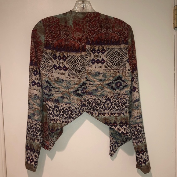 Asymmetrical crop Cardigan - Picture 3 of 4